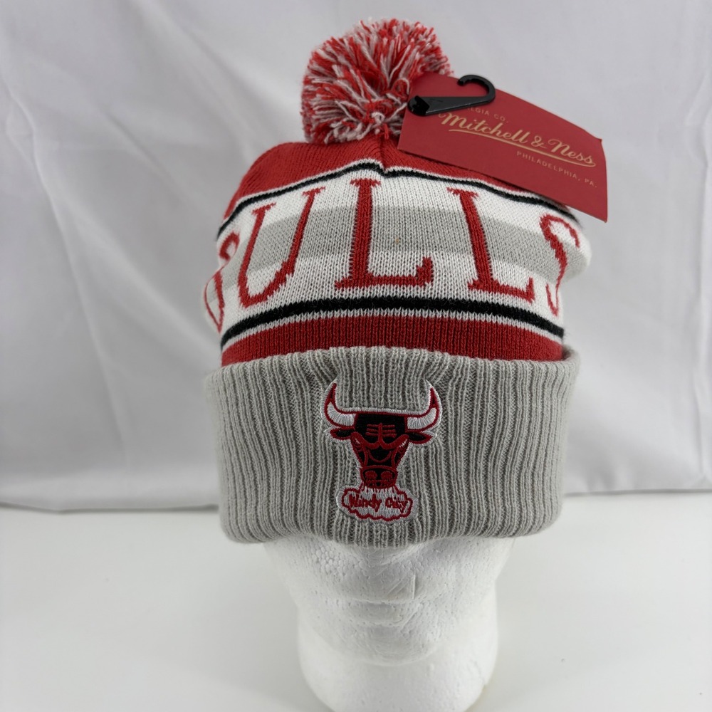 Mitchell & Ness Chicago Bulls NBA Classic Pom Knit Beanie Red Grey HK18139 NWT